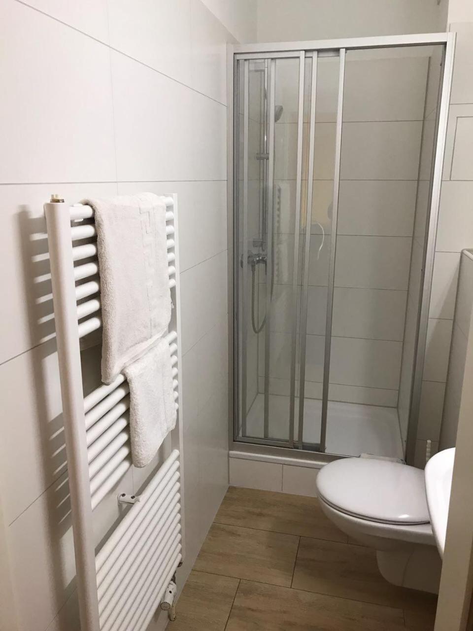 Hotel Km دارمشتاد المظهر الخارجي الصورة