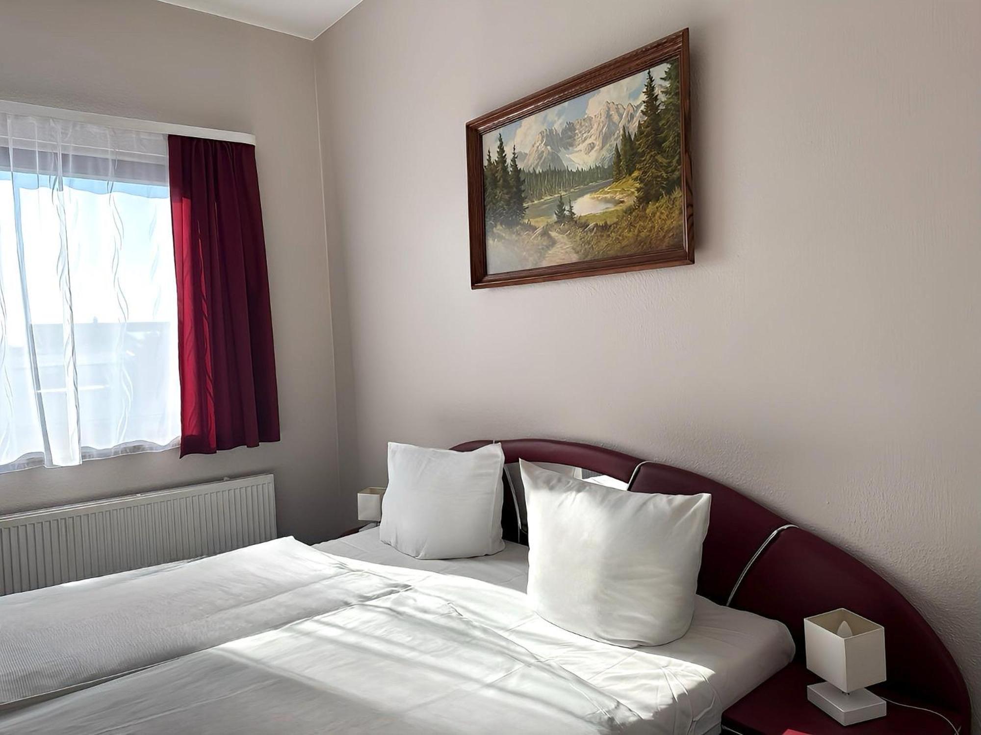 Hotel Km دارمشتاد المظهر الخارجي الصورة
